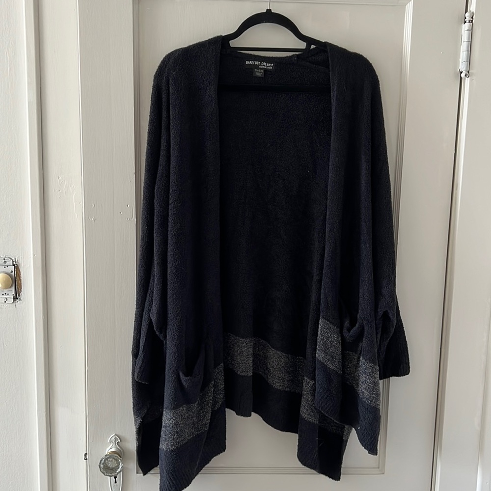 Barefoot Dreams navy blue with thick stripe one size